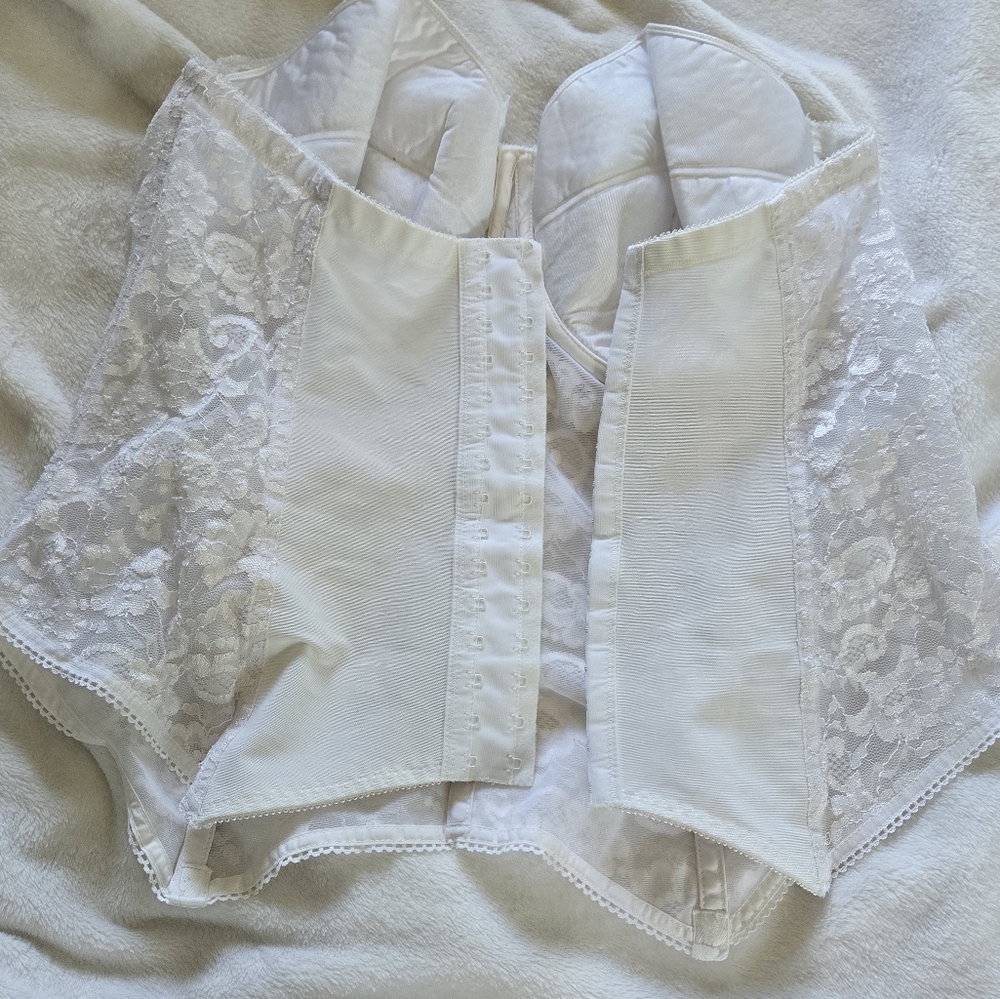 Vintage Lace Bustier/ Corset - Picture 4 of 7